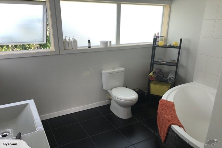 Photo of property in 66 Heathcote Road, Castor Bay, Auckland, 0620