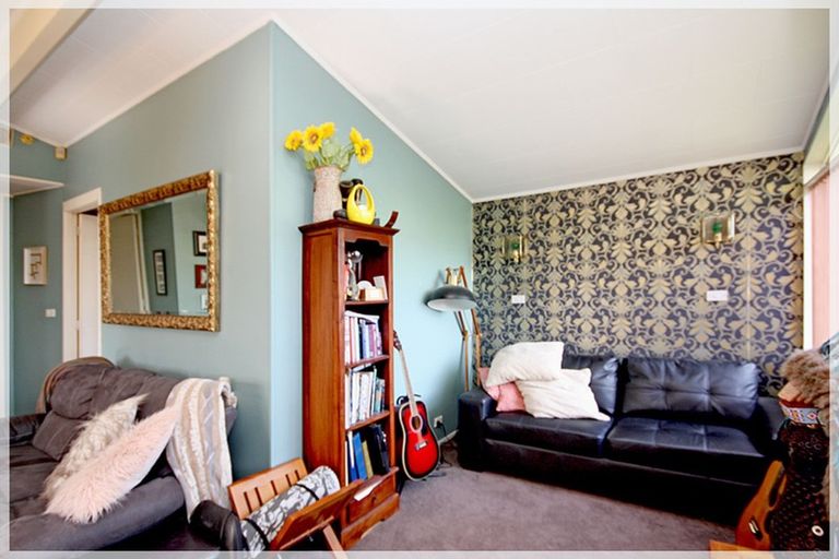 Photo of property in 27 Nuku Street, Tangimoana, 4822