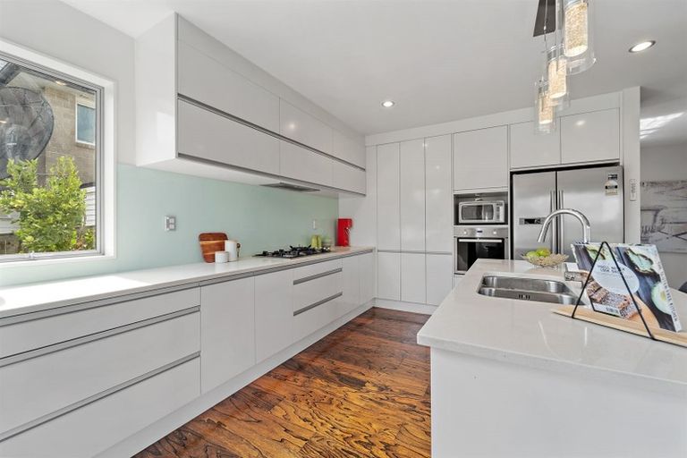 Photo of property in 25 Ballyboe Place, Pinehill, Auckland, 0632