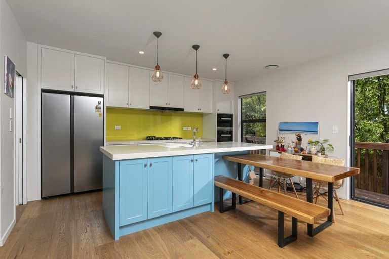 Photo of property in 8b Dallinghoe Crescent, Milford, Auckland, 0620