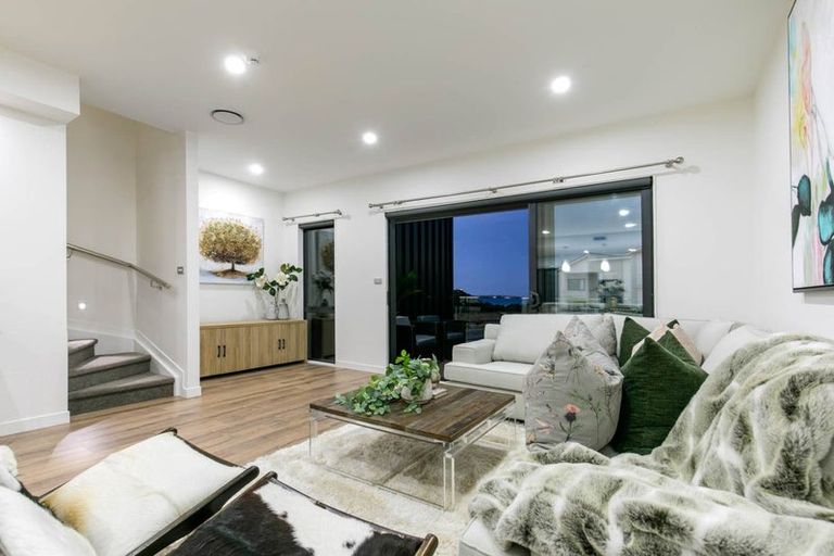 Photo of property in 74 Te Oneroa Way, Long Bay, Auckland, 0630