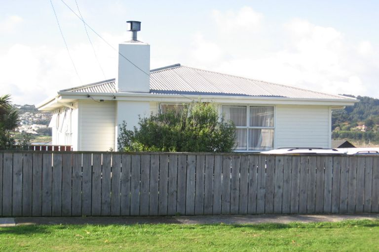 Photo of property in 21 Whanga Crescent, Titahi Bay, Porirua, 5022