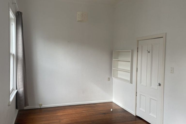 Photo of property in 19 Myrtle Crescent, Mount Cook, Wellington, 6021