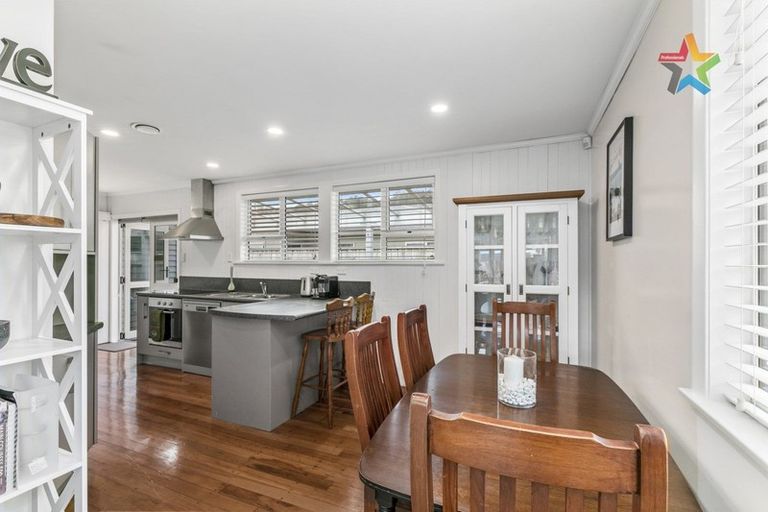 Photo of property in 353 Stokes Valley Road, Stokes Valley, Lower Hutt, 5019