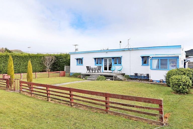 Photo of property in 16 Walker Street, Riverton/aparima, Riverton, 9822