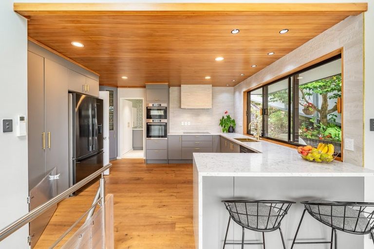 Photo of property in 33 Oak Avenue, Paremata, Porirua, 5024