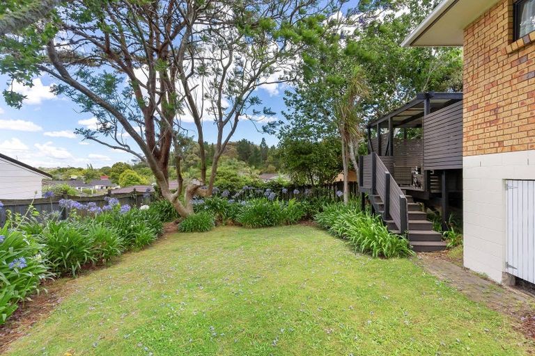 Photo of property in 15 Mark Edward Drive, Half Moon Bay, Auckland, 2012