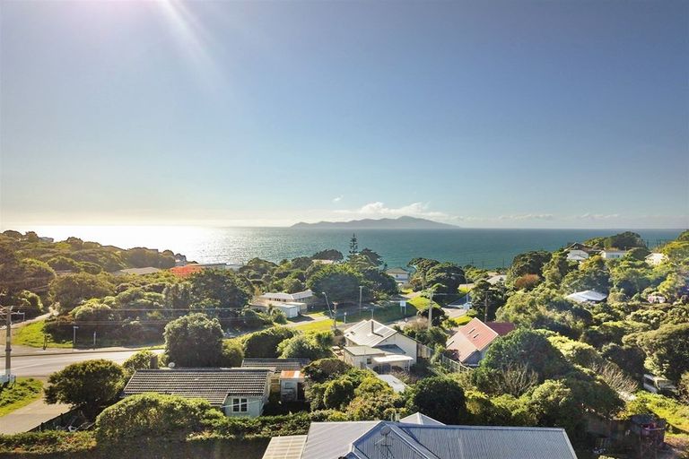 Photo of property in 5 Toenga Road, Pukerua Bay, 5026