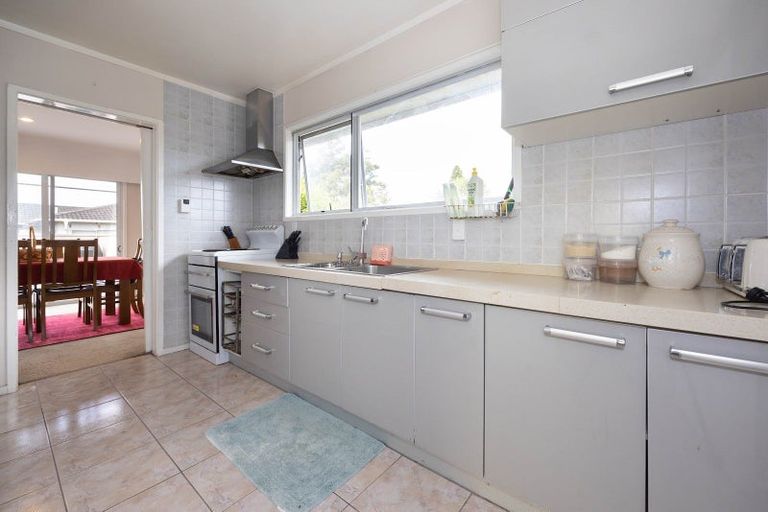 Photo of property in 2 Chelsea View Drive, Chatswood, Auckland, 0626