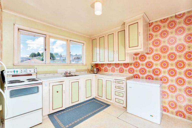 Photo of property in 44 Selwyn Crescent, Forrest Hill, Auckland, 0620