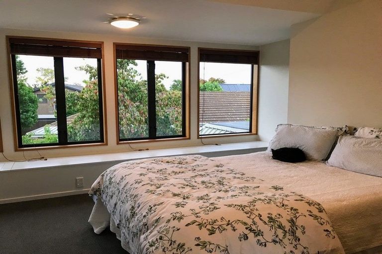 Photo of property in 16 Kent Lodge Avenue, Avonhead, Christchurch, 8042