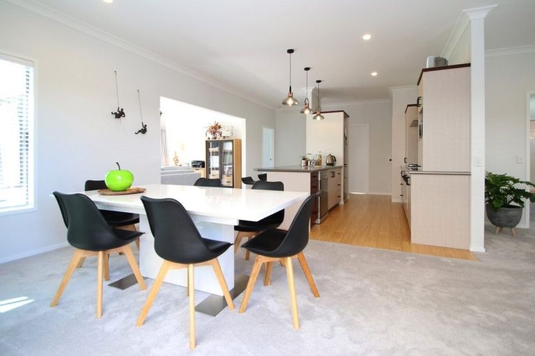 Photo of property in 27 Lakemere Way, Kinloch, Taupo, 3377