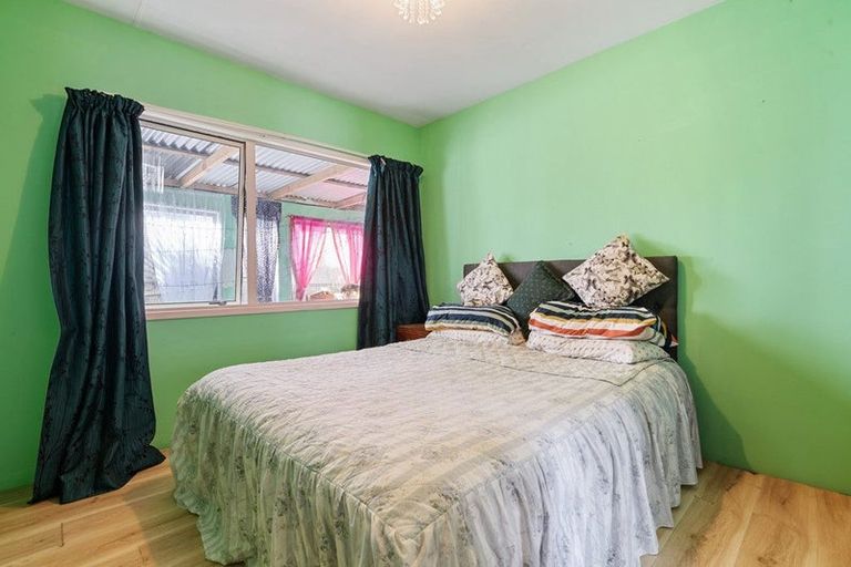 Photo of property in 31 Barneys Farm Road, Clendon Park, Auckland, 2103