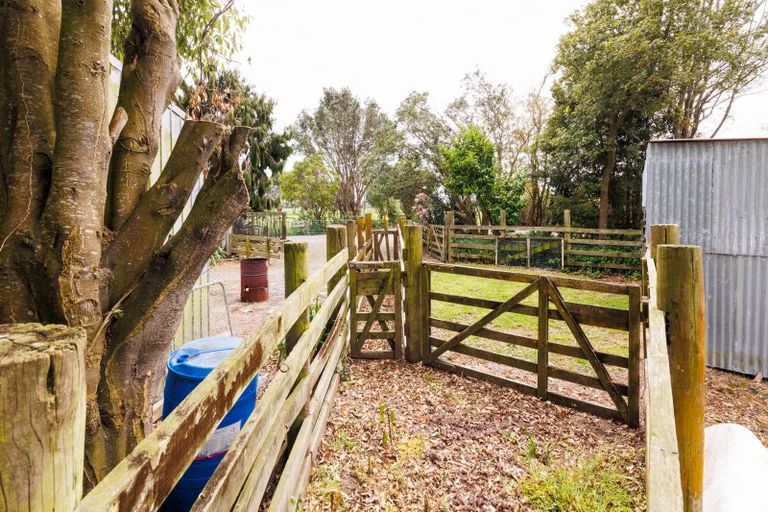 Photo of property in 279 Tararua Road, Levin, 5571