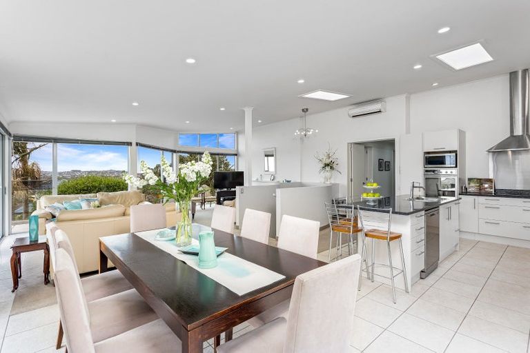 Photo of property in 88 Grovenor Drive, Orewa, 0931