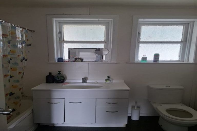 Photo of property in 68 Strand Crescent, Naenae, Lower Hutt, 5011