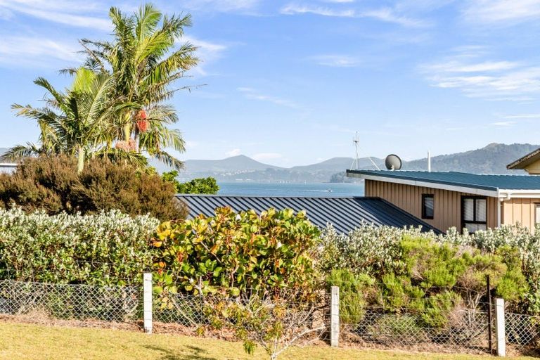 Photo of property in 11 Karoro Road, One Tree Point, 0118