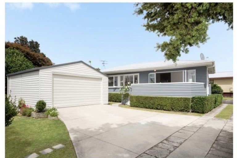 Photo of property in 74 Queen Road, Bellevue, Tauranga, 3110