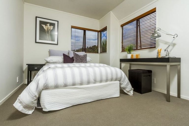 Photo of property in 1/112 Seaview Road, Glenfield, Auckland, 0629