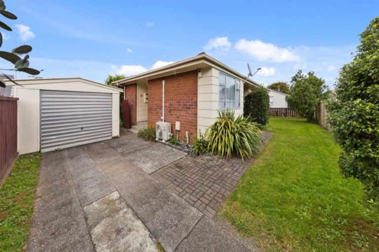 Photo of property in 93 Arimu Road, Papakura, 2110