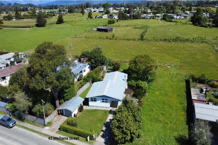 Photo of property in 42 Meihana Street, Takaka, 7110