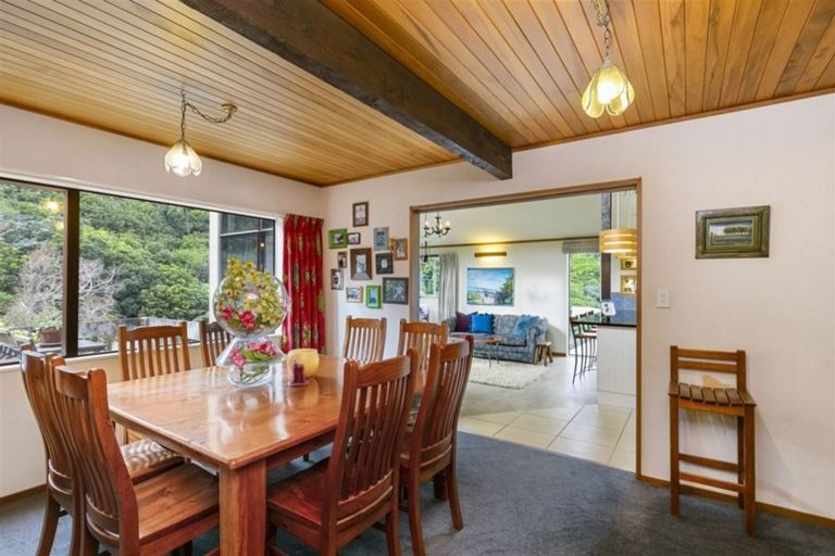 Photo of property in 72 Amapur Drive, Khandallah, Wellington, 6035
