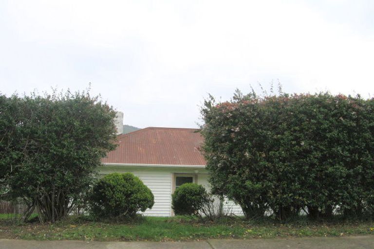 Photo of property in 48 Taylor Terrace, Tawa, Wellington, 5028
