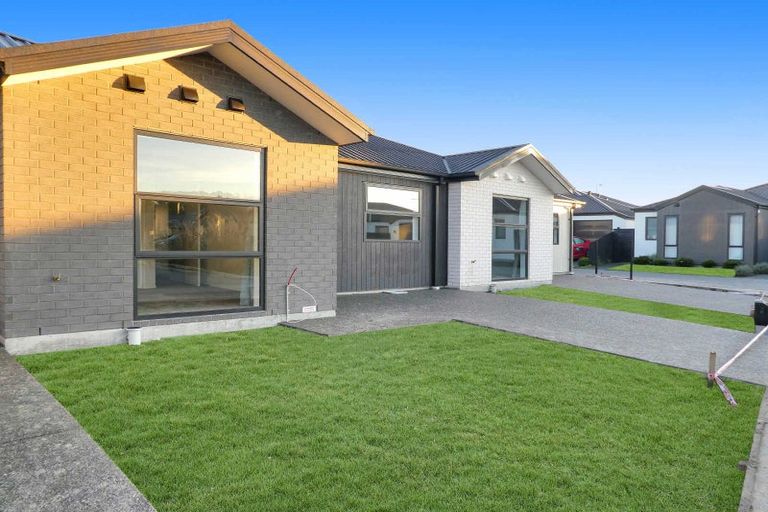 Photo of property in 48 Miromiro Street, Broomfield, Christchurch, 8042