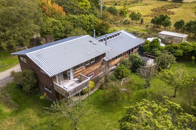 Photo of property in 84 Crowther Road, Wainuiomata, 5373