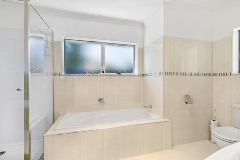 Photo of property in 20a Sutton Crescent, Papakura, 2110