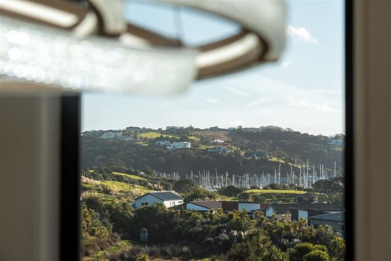 Photo of property in 25 Whakairo Crescent, Gulf Harbour, Whangaparaoa, 0930