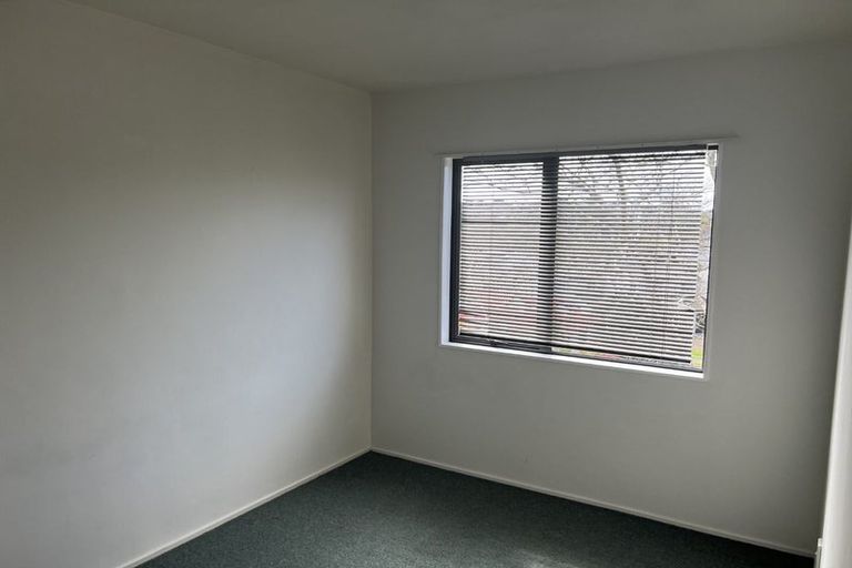 Photo of property in 11/44 Fields Parade, Oteha, Auckland, 0632