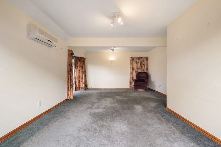 Photo of property in 2/50 Crofton Road, Harewood, Christchurch, 8051