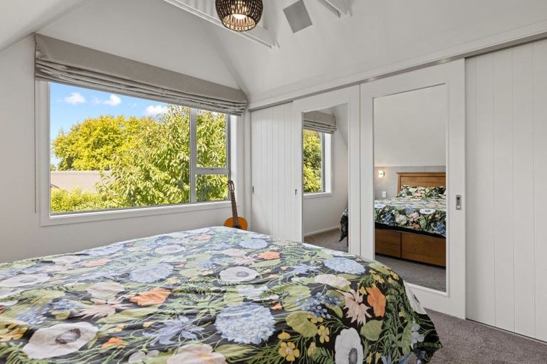 Photo of property in 2/52 Crofton Road, Harewood, Christchurch, 8051