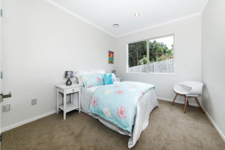 Photo of property in 16a Wychwood Avenue, Henderson Valley, Auckland, 0612