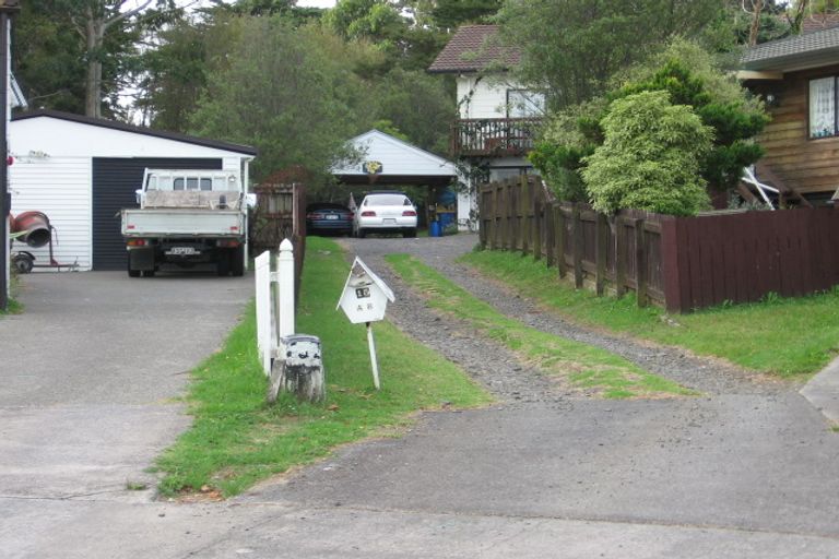 Photo of property in 15 Trengove Place, West Harbour, Auckland, 0618