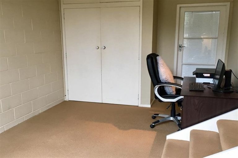 Photo of property in 15 Goddard Grove, Churton Park, Wellington, 6037