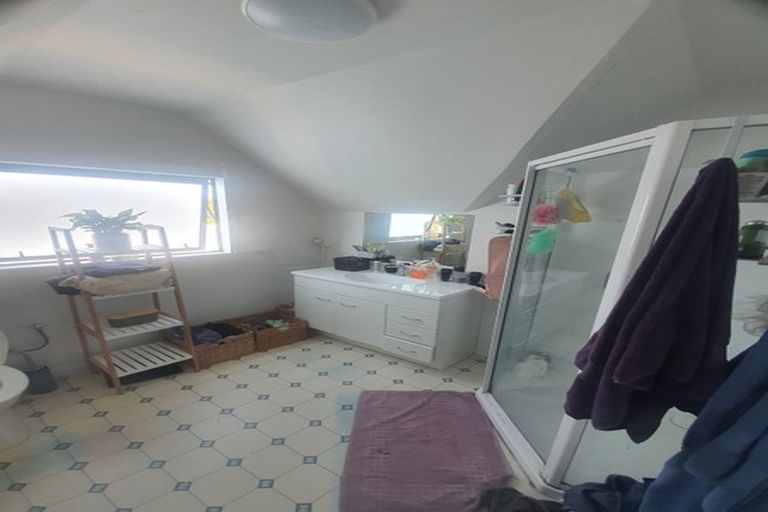 Photo of property in 12 Westwood Road, Tawa, Wellington, 5028