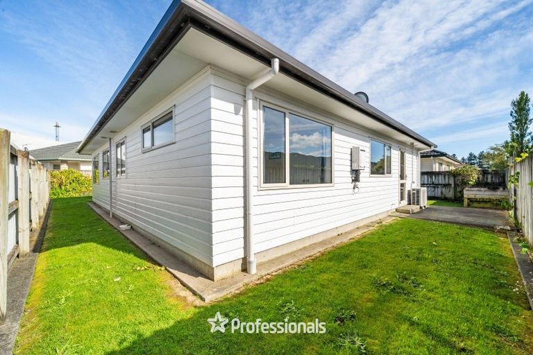 Photo of property in 17 Woodland Mews, Wainuiomata, Lower Hutt, 5014