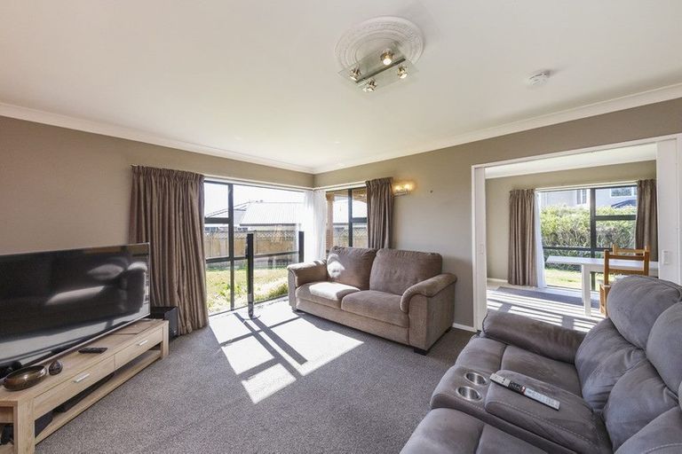 Photo of property in 23 Greenwood Place, Fitzherbert, Palmerston North, 4410