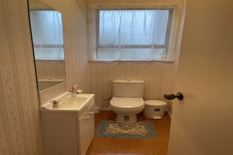 Photo of property in 17 Waller Avenue, Bucklands Beach, Auckland, 2012