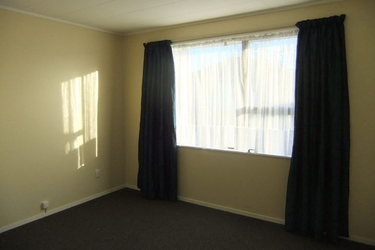 Photo of property in 4 Bryce Place, Kelvin Grove, Palmerston North, 4414
