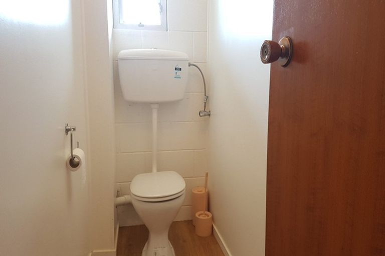 Photo of property in 15 Colin Wild Place, Glenfield, Auckland, 0629