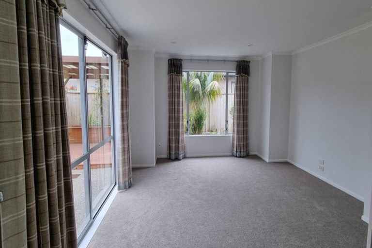 Photo of property in 23 Cambrian Crescent, Flat Bush, Auckland, 2016