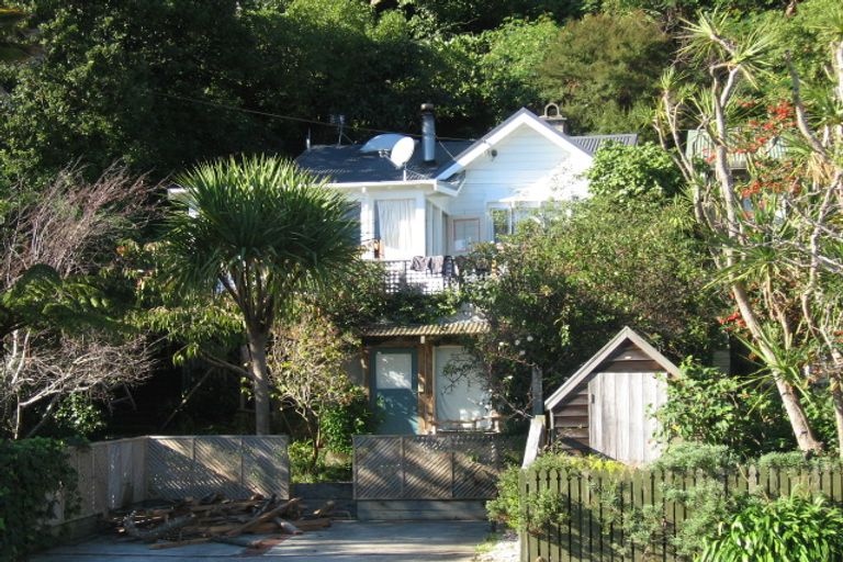 Photo of property in 327 Muritai Road, Eastbourne, Lower Hutt, 5013