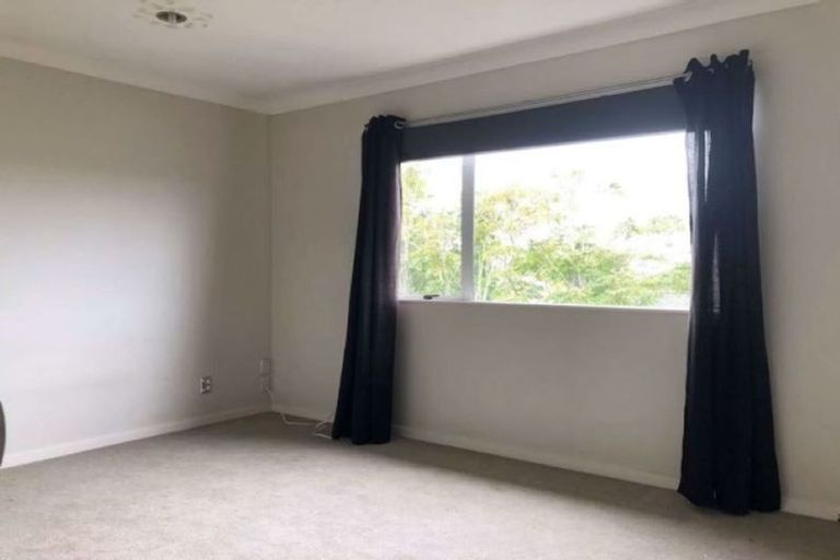 Photo of property in 23 Gibbston Crescent, Flat Bush, Auckland, 2016