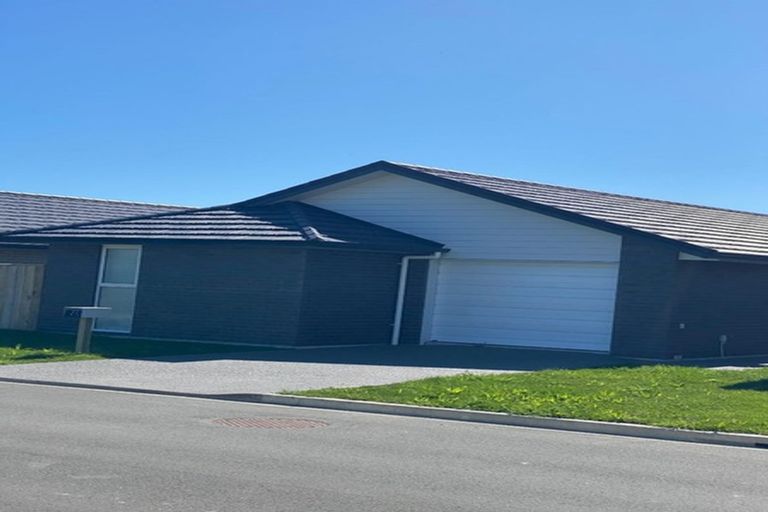 Photo of property in 27 Pohe Street, Waikanae, 5036