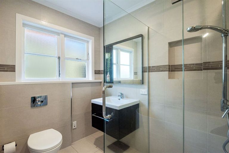 Photo of property in 113 Carlisle Road, Torbay, Auckland, 0632