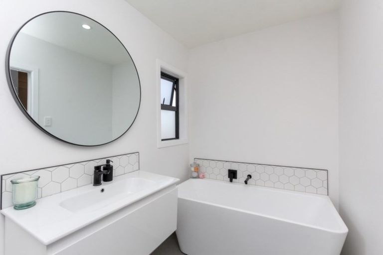 Photo of property in 1 Ranfurly Street, Frankleigh Park, New Plymouth, 4310