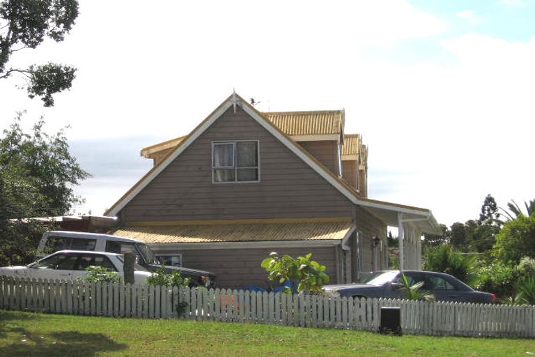 Photo of property in 1/2 Palmer Avenue, Glen Eden, Auckland, 0602